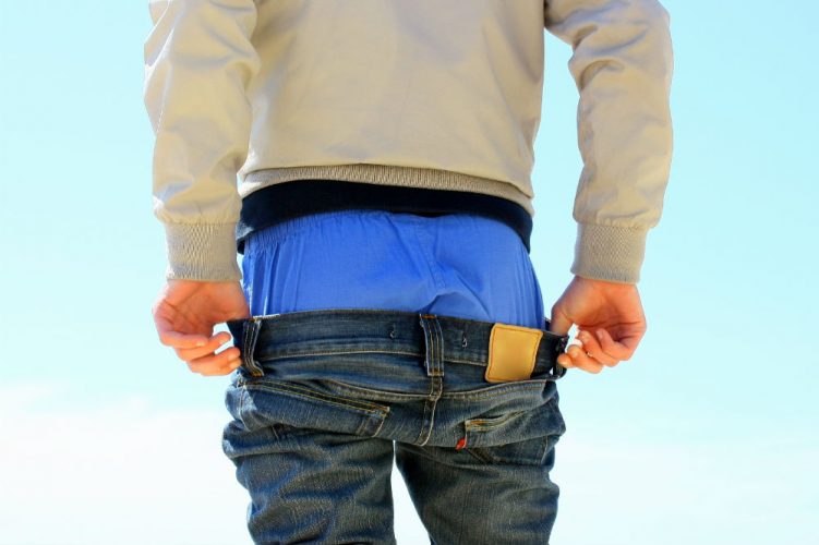 How-to-Wear-Boxers-with-Jeans correctly