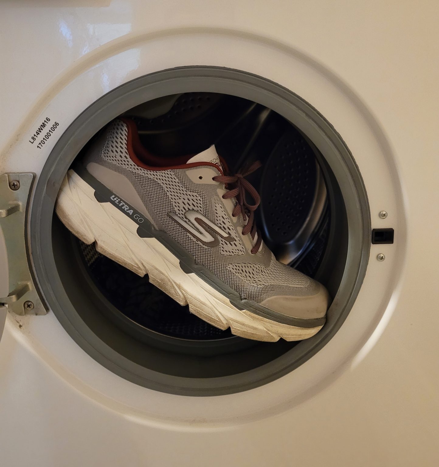 How To Clean Skechers Shoes? - The Men Hero