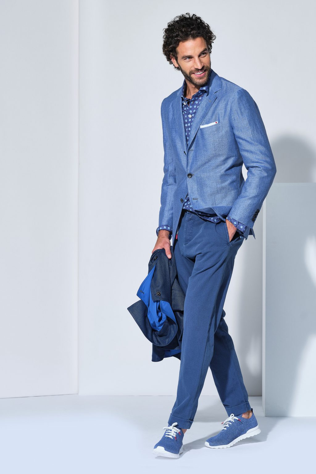outfit with blue sneakers