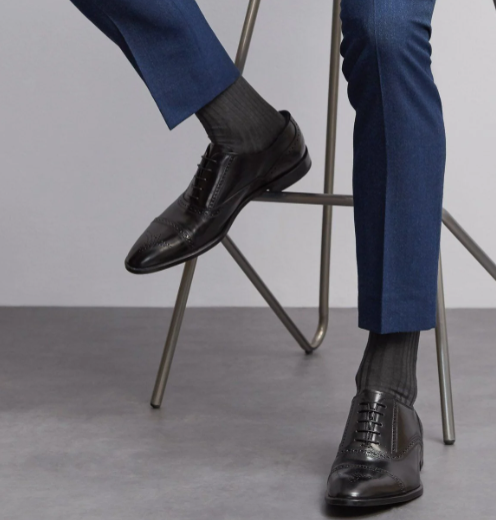 what-color-socks-do-you-wear-with-a-navy-suit-and-brown-shoes