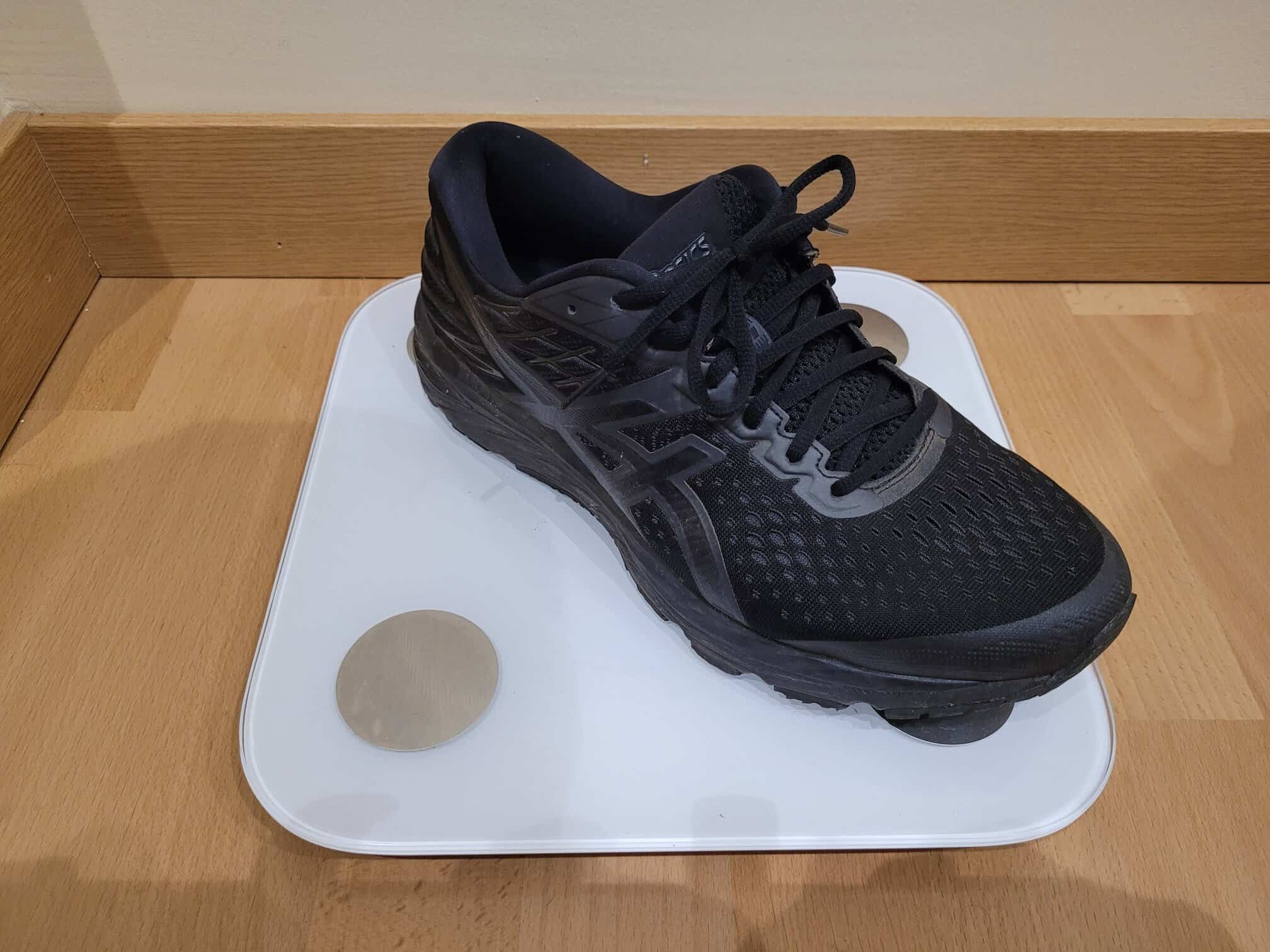 How Much Do Shoes Weigh? With Examples The Men Hero