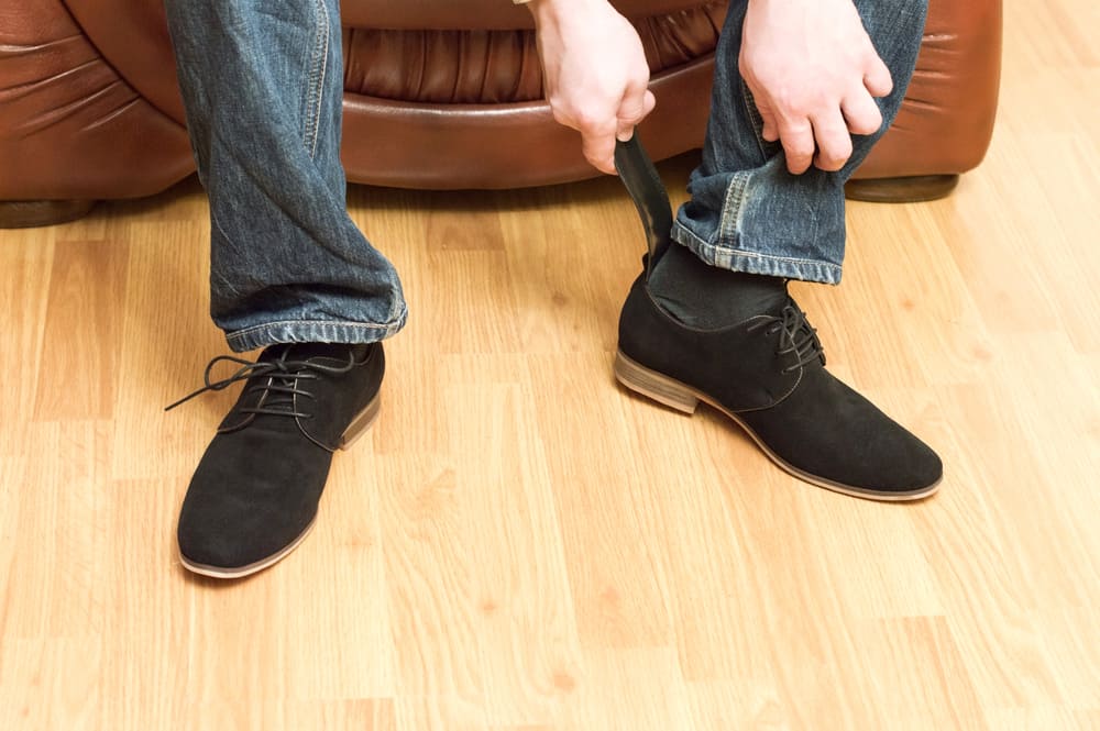 how to stretch suede shoes